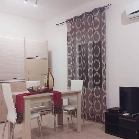 Corfu Square Studio Luaran gambar