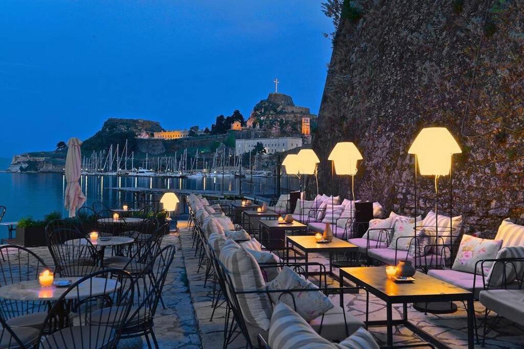Corfu Square Studio Luaran gambar
