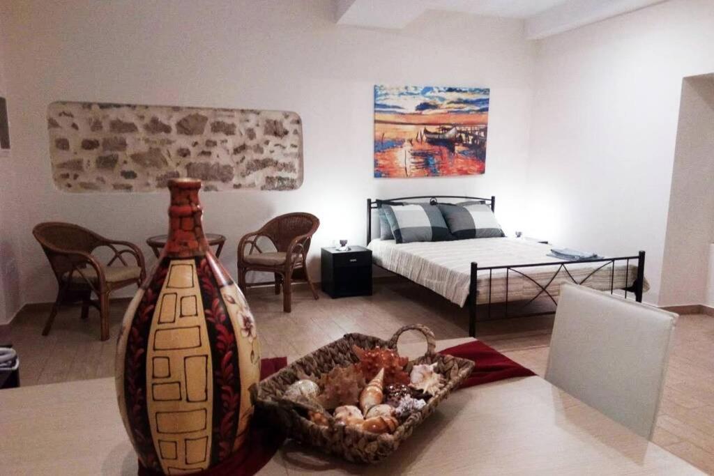 Corfu Square Studio Luaran gambar
