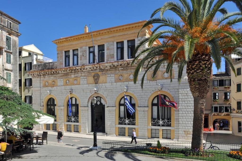Corfu Square Studio Luaran gambar