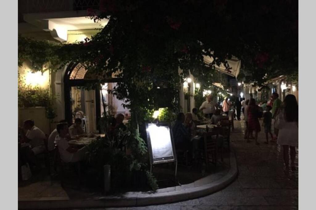 Corfu Square Studio Luaran gambar