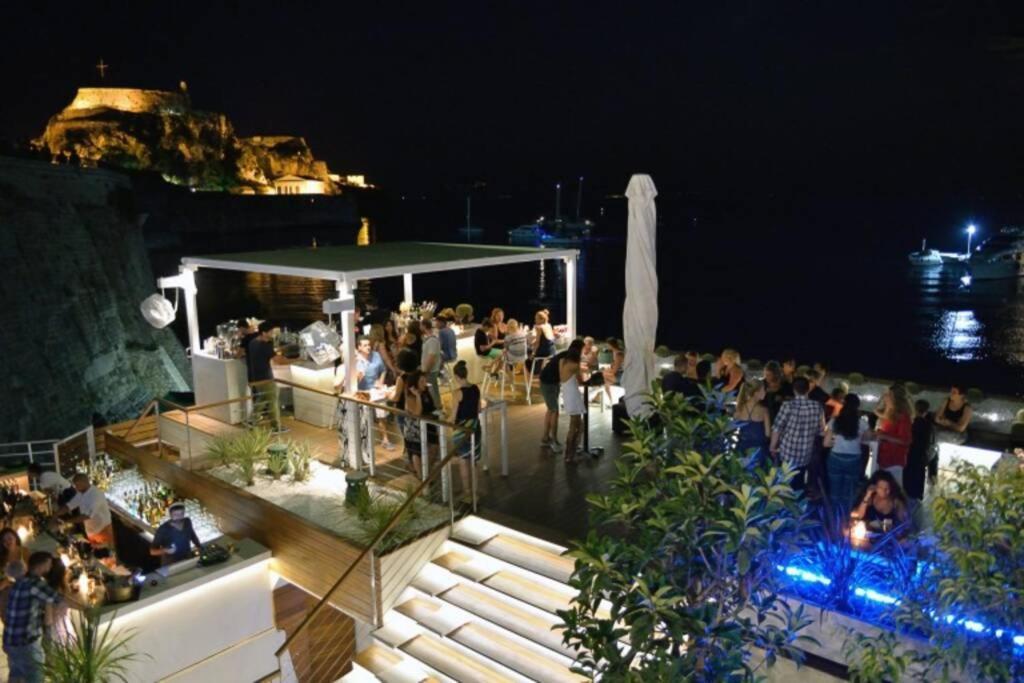 Corfu Square Studio Luaran gambar