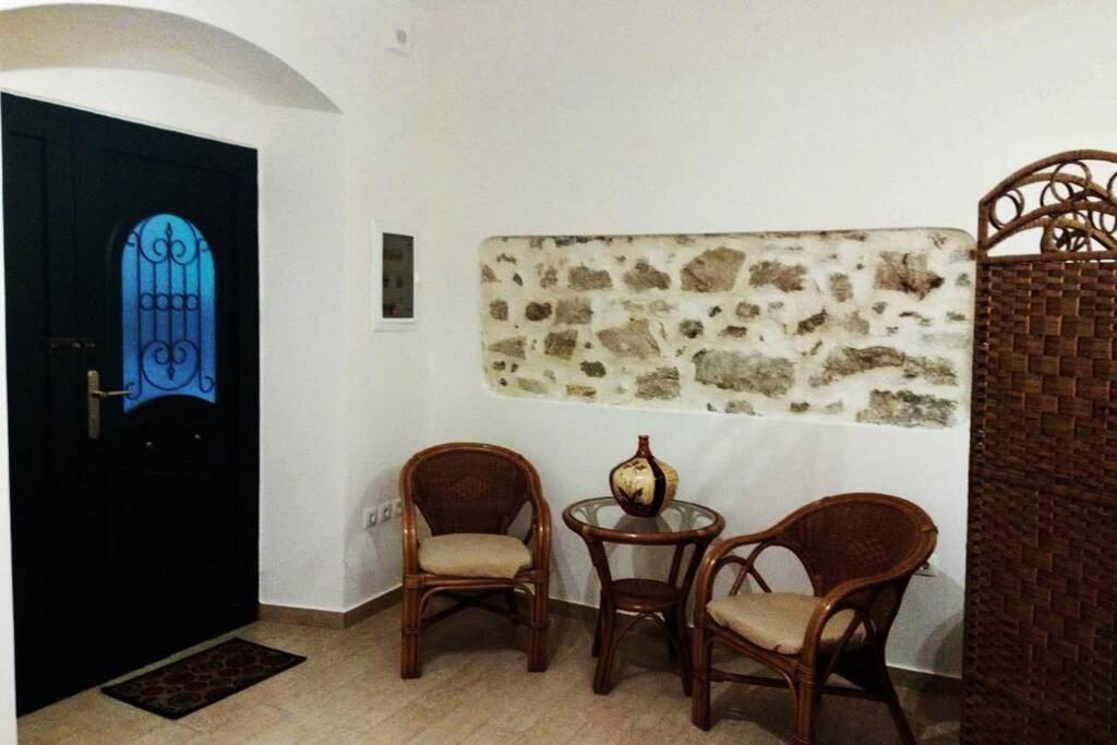 Corfu Square Studio Luaran gambar